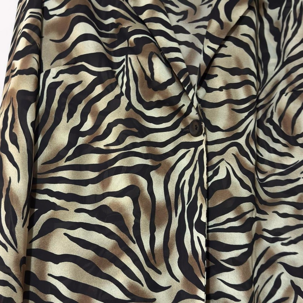Tiger Print Single Button Top - image 5